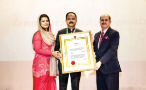 Indian Ambassador Dr. Ausaf Sayeed presents the award to Eram Group Chairman Dr. Siddeek Ahmed (center) in Riyadh. On the left is Dr. Ahmed’s wife Nushaiba.